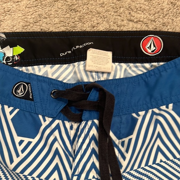 Men’s swimming trunks - Picture 3 of 5